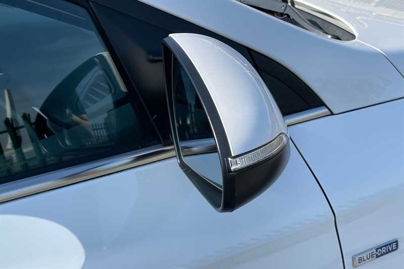 Hyundai Ioniq Blue #42