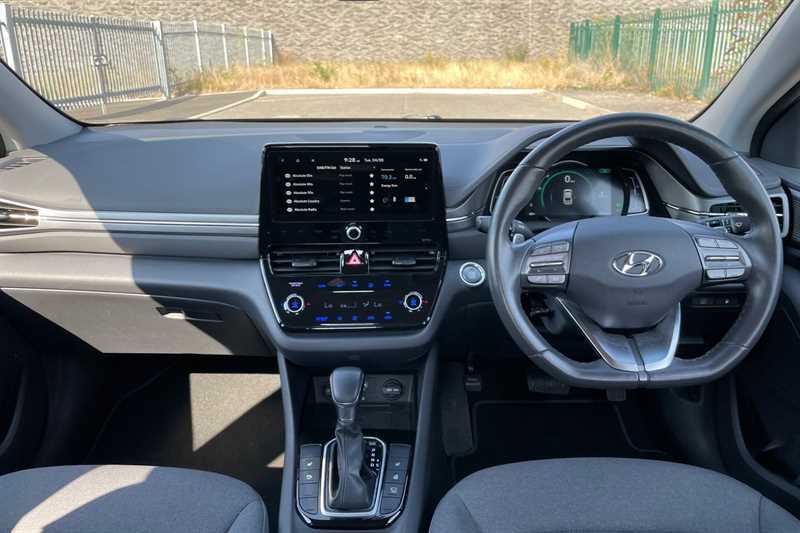 Hyundai Ioniq 1.6 H-gdi Premium Hatchback Hybrid Dct White #2