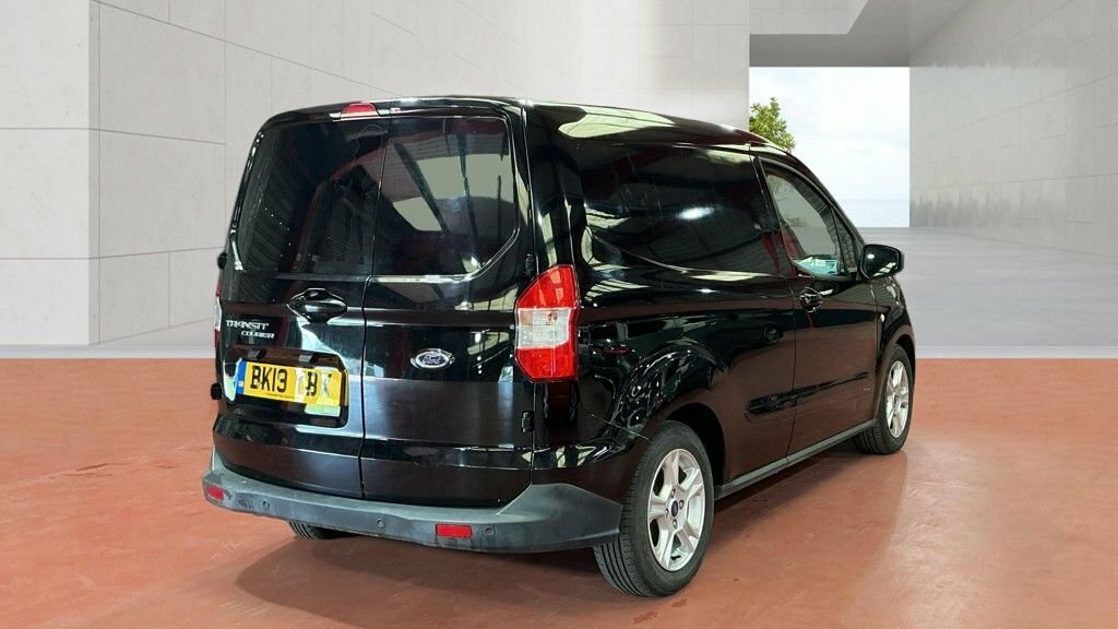 Ford Transit Courier 1.5L Limited Black #4