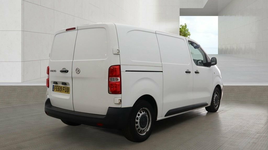 Vauxhall Vivaro 1.5L Edition White #4