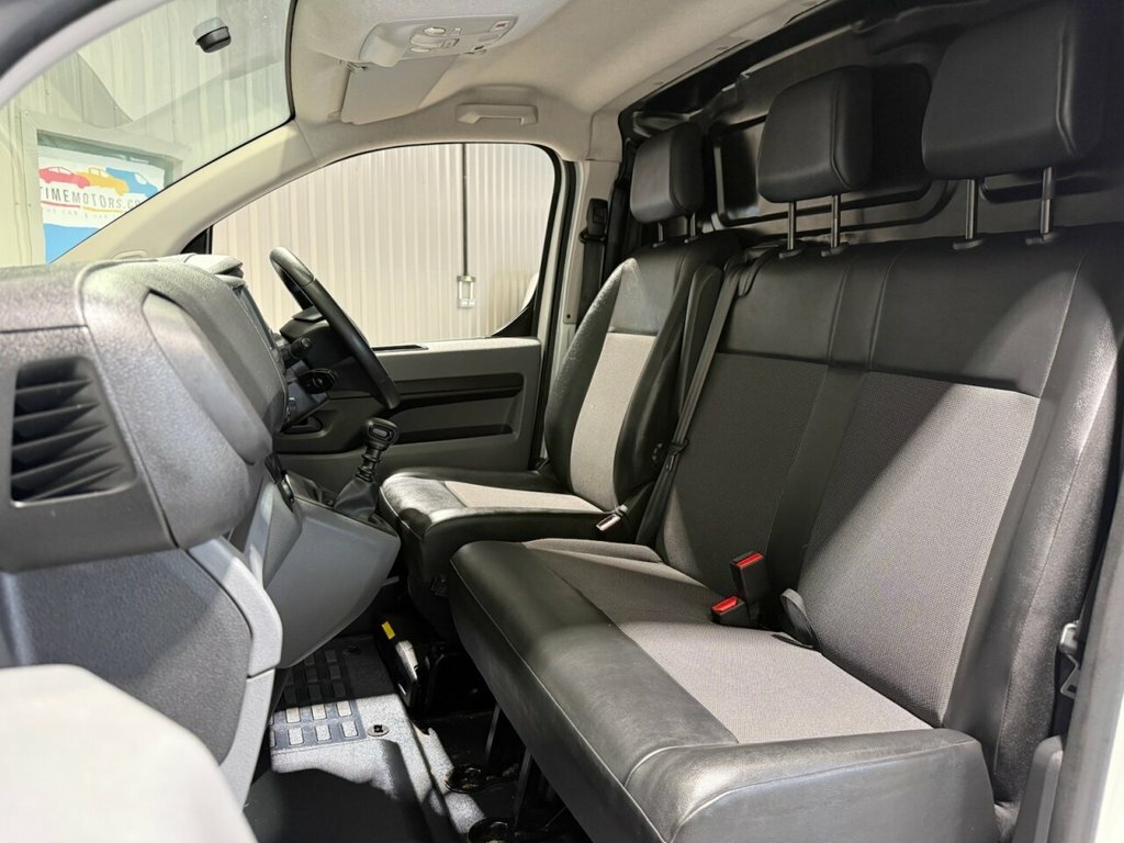 Vauxhall Vivaro 1.5L Edition White #6