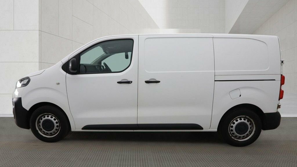 Vauxhall Vivaro 1.5L Edition White #6