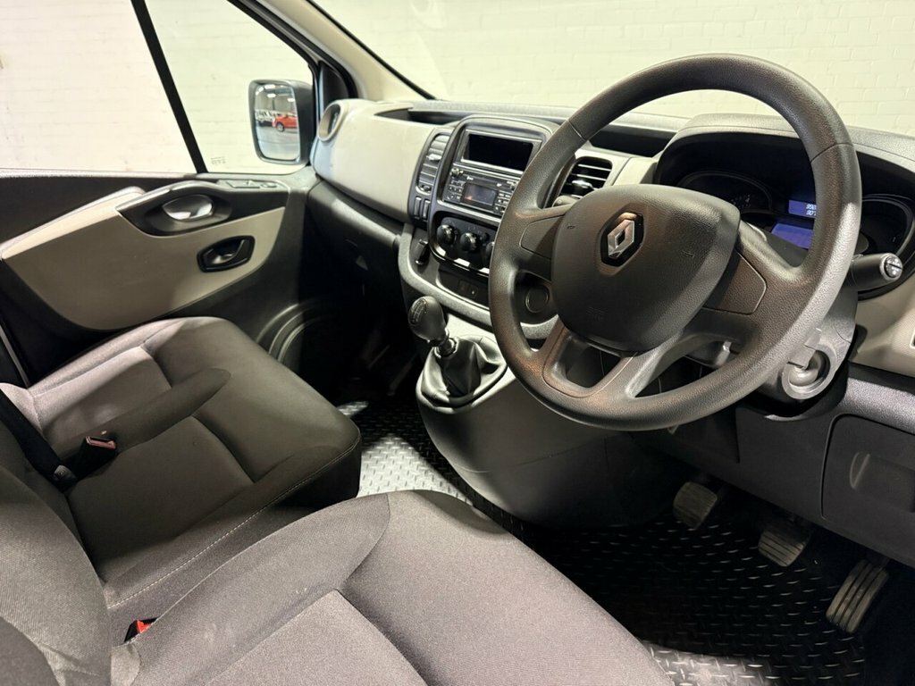 Renault Trafic 1.6L Business White #3