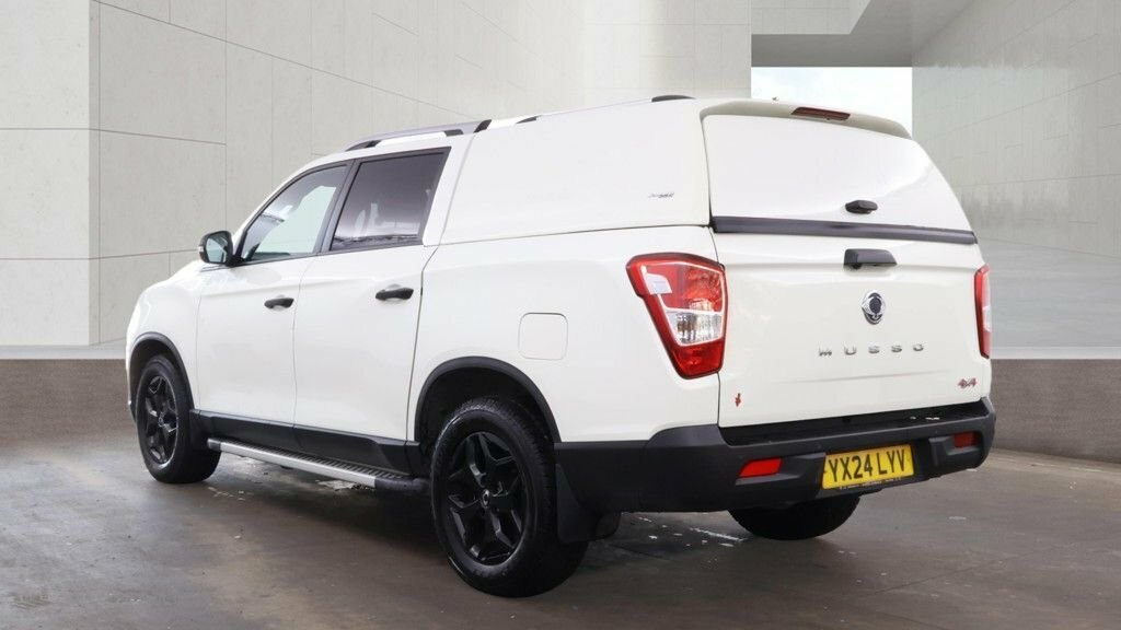 SsangYong Musso 2.2L Saracen YX24LYV White #3