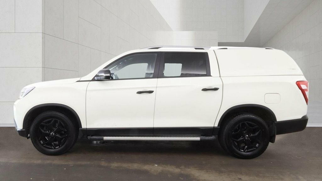 SsangYong Musso 2.2L Saracen YX24LYV White #6
