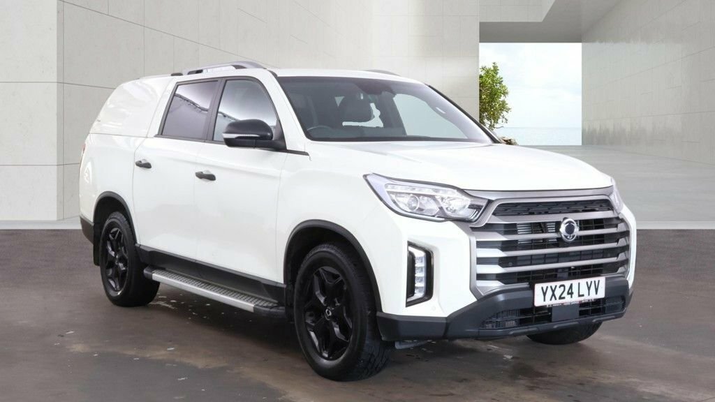 SsangYong Musso 2.2L Saracen White