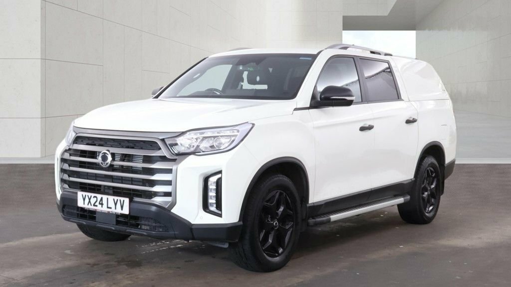 SsangYong Musso 2.2L Saracen YX24LYV White #2