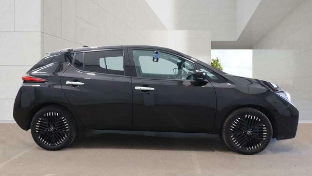 Nissan Leaf N-connecta Black #5