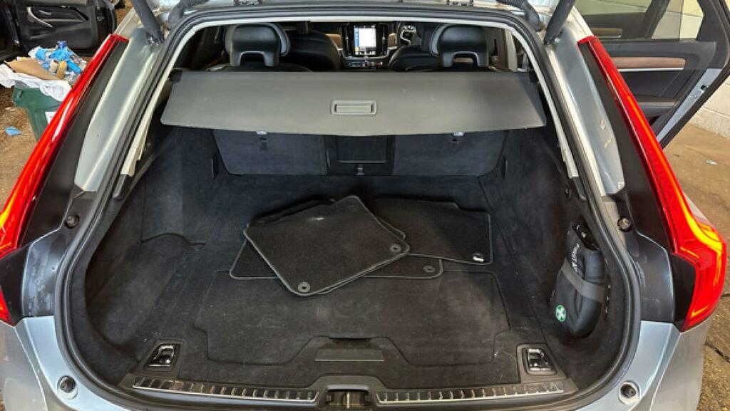 Volvo V90 D4 Inscription Estate Silver #9