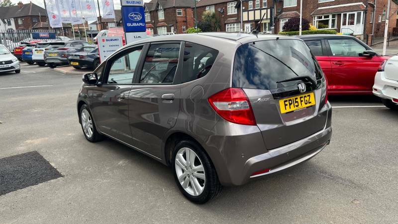 Honda Jazz 1.4 I-vtec Es Plus Cvt - 2015 15 Brown #5