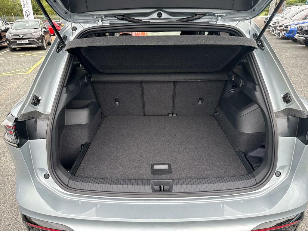 Volkswagen Tiguan Life White #12
