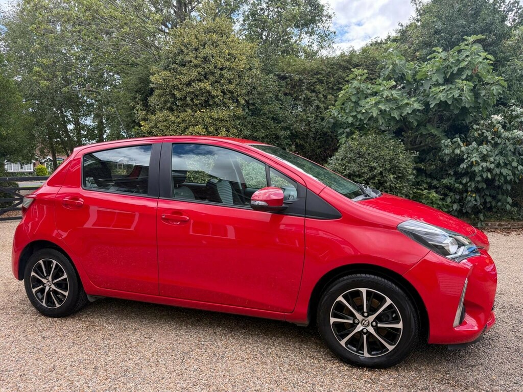 Toyota Yaris 1.5 Vvt-i Icon Tech Euro 6 LS69HJY Red #3