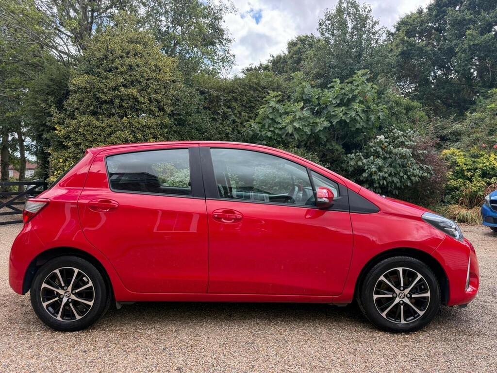 Toyota Yaris 1.5 Vvt-i Icon Tech Euro 6 LS69HJY Red #5