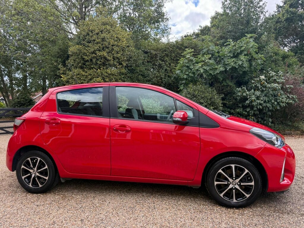 Toyota Yaris 1.5 Vvt-i Icon Tech Euro 6 LS69HJY Red #4
