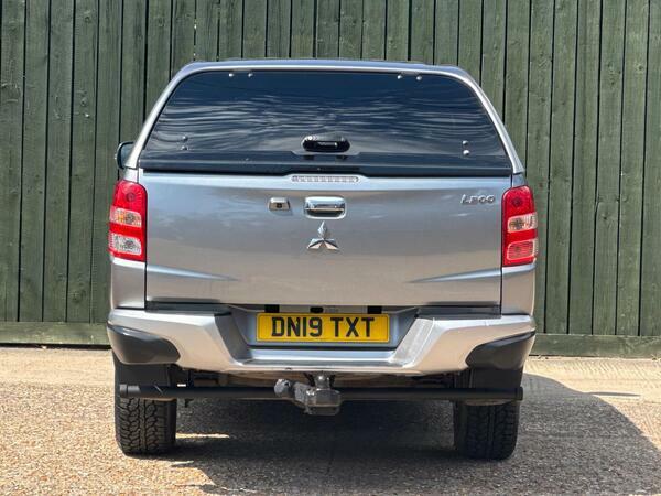 Mitsubishi L200 Double Cab Di-d 181 Barbarian Svp Ii 4Wd #9