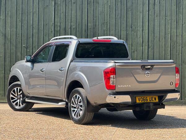 Nissan Navara Pickup White #8