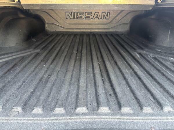 Nissan Navara Pickup White #15