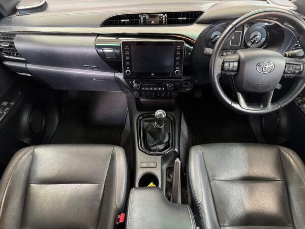 Toyota HILUX 2.4 D-4d Invincible X Double Cab Pickup 4Wd E #32