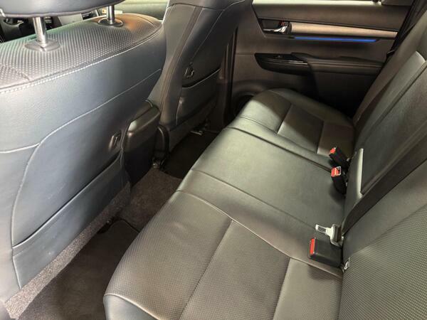Toyota HILUX 2.4 D-4d Invincible X Double Cab Pickup 4Wd E #12