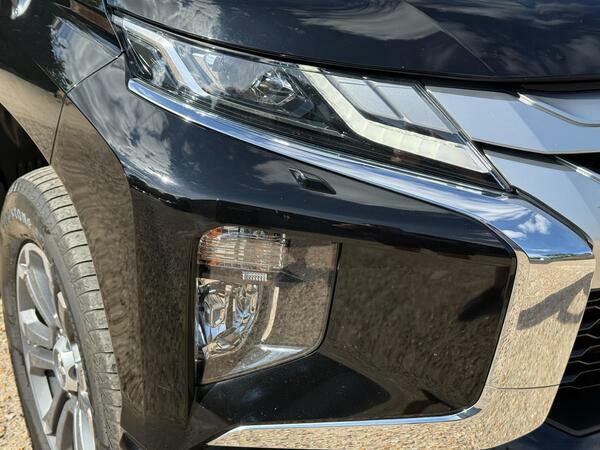 Mitsubishi L200 2.2 Di-d Dc Barbarian Pickup Double Cab White #23