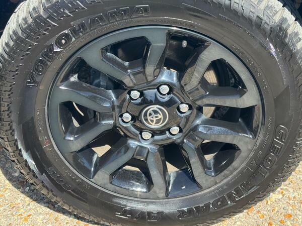 Toyota HILUX 2.4 D-4d Icon Dcab Pick Up Grey #31