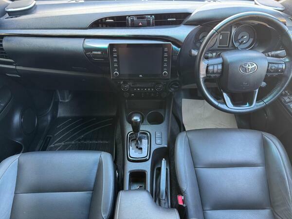 Toyota HILUX 2.8 D-4d Invincible X 4Wd Euro 6 Ss White #2