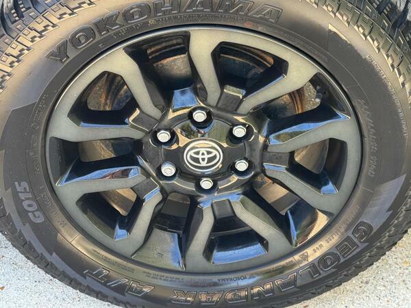 Toyota HILUX 2.4 D-4d Icon Dcab Pick Up Grey #29