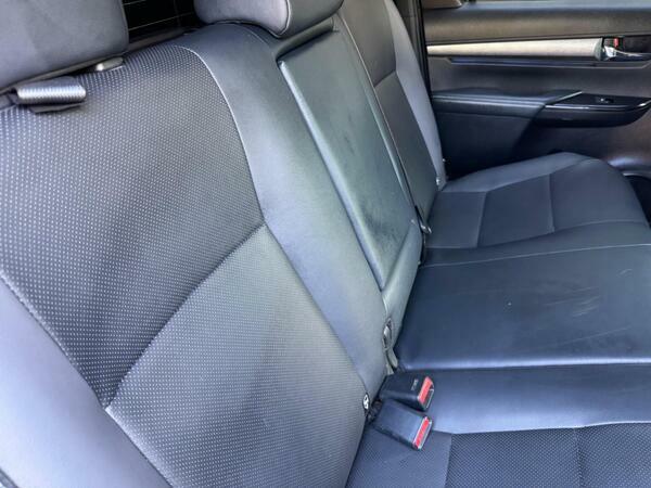 Toyota HILUX 2.4 D-4d Icon Dcab Pick Up Grey #18