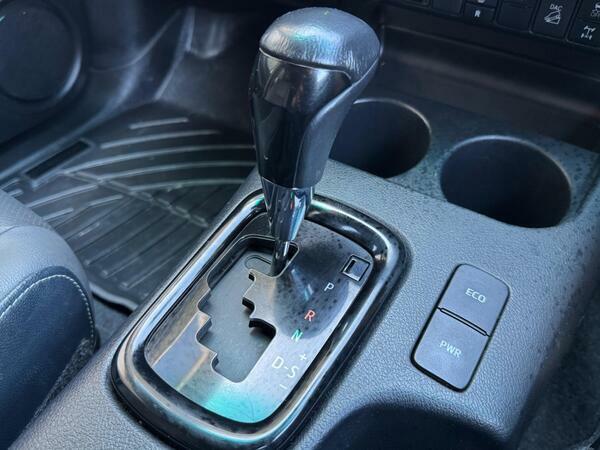 Toyota HILUX 2.4 D-4d Icon Dcab Pick Up Grey #35