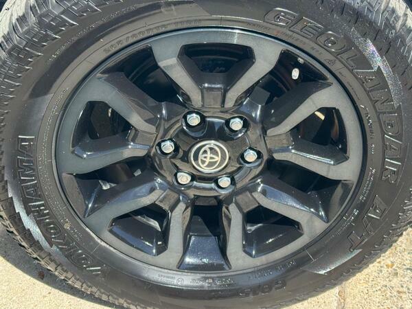 Toyota HILUX 2.4 D-4d Icon Dcab Pick Up Grey #32