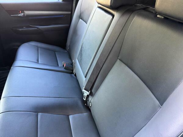 Toyota HILUX 2.4 D-4d Icon Dcab Pick Up Grey #16