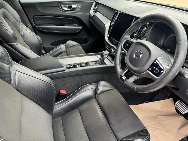 Volvo XC60 2.0 D5 Powerpulse R-design Pro Awd Euro 6 S Black #4