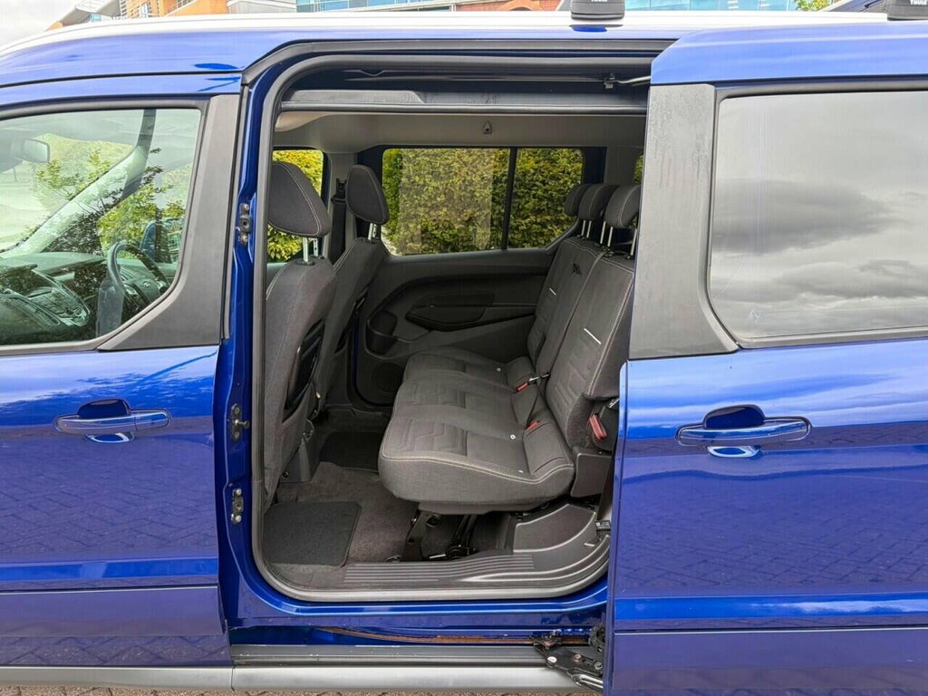 Ford Grand Tourneo Connect Blue #19