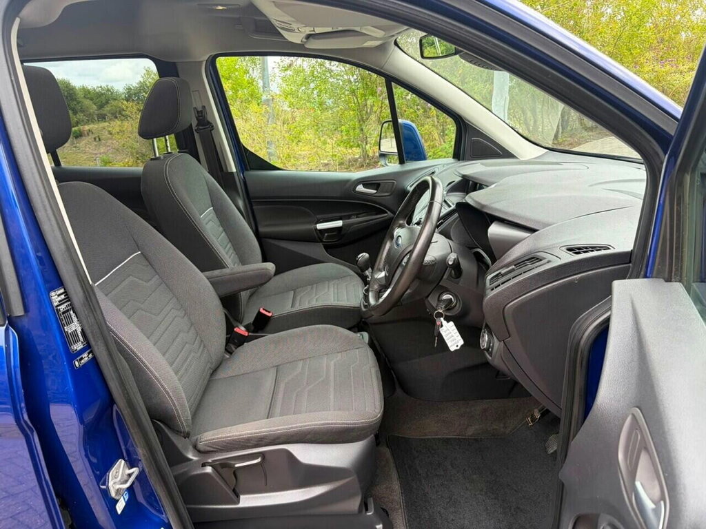 Ford Grand Tourneo Connect Blue #10