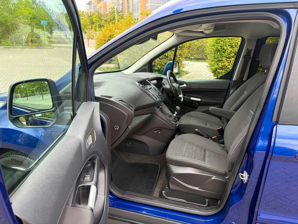 Ford Grand Tourneo Connect Blue #16