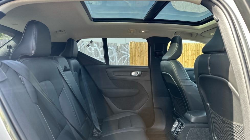 Volvo XC40 Ultimate, B4 Mild Hybrid, Dark Panoramic CK23HFG Silver #6