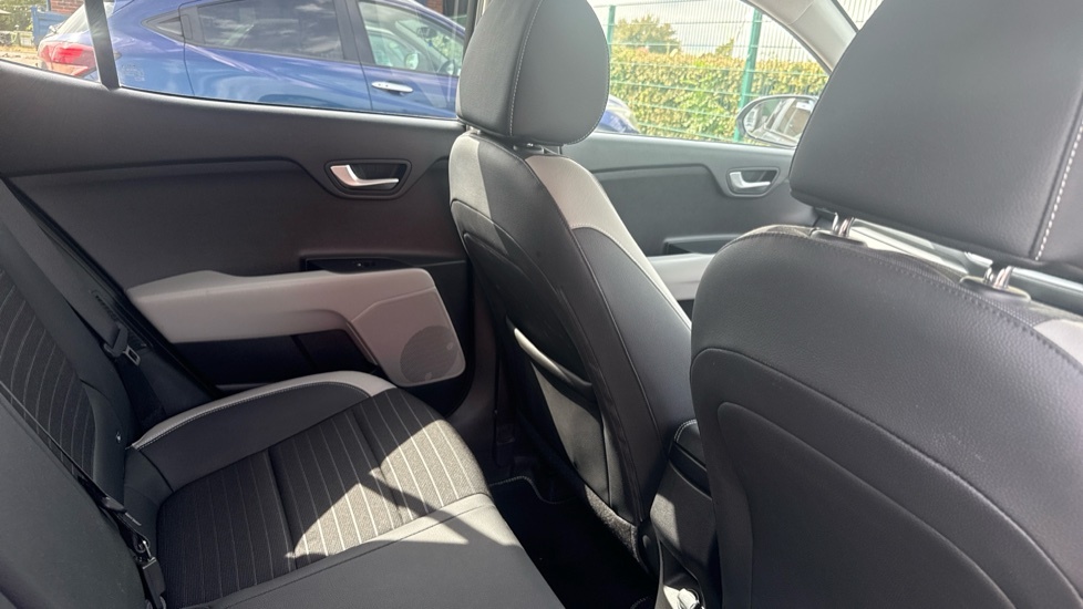 Kia Stonic 1.0 T Gdi Mhev Gt Line Suv Hybrid Manua Black #30