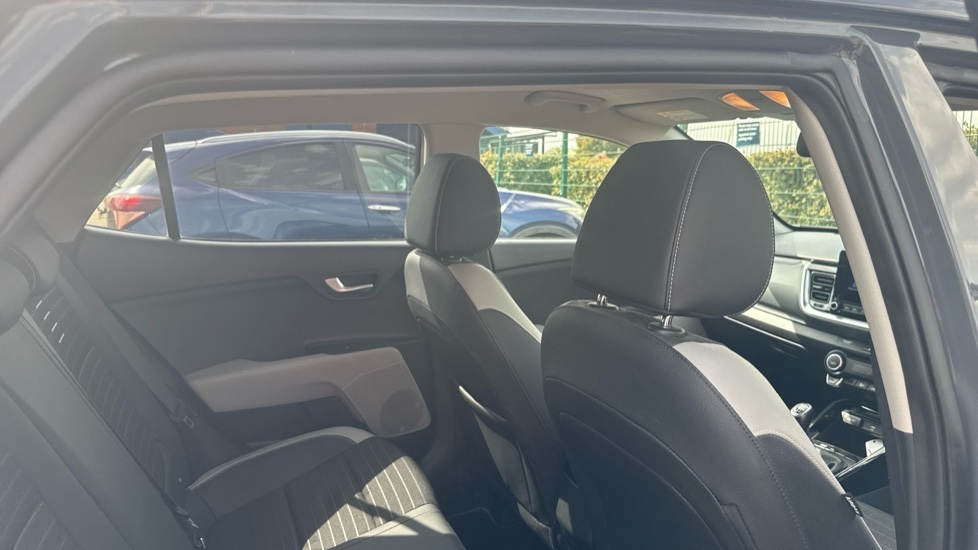 Kia Stonic 1.0 T Gdi Mhev Gt Line Suv Hybrid Manua Black #27