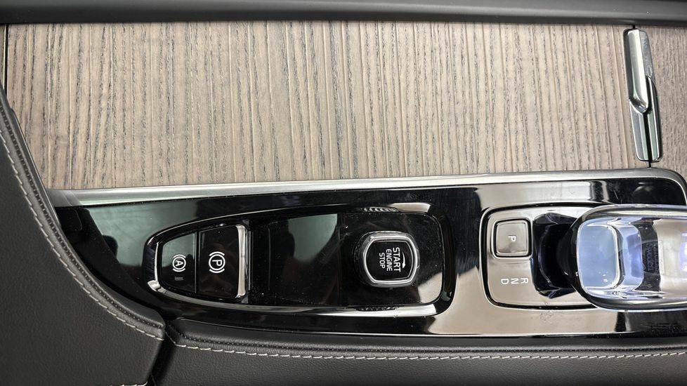 Volvo XC90 Recharge Ultimate, T8 Awd Plug-in Hybridpan Roof- Grey #32