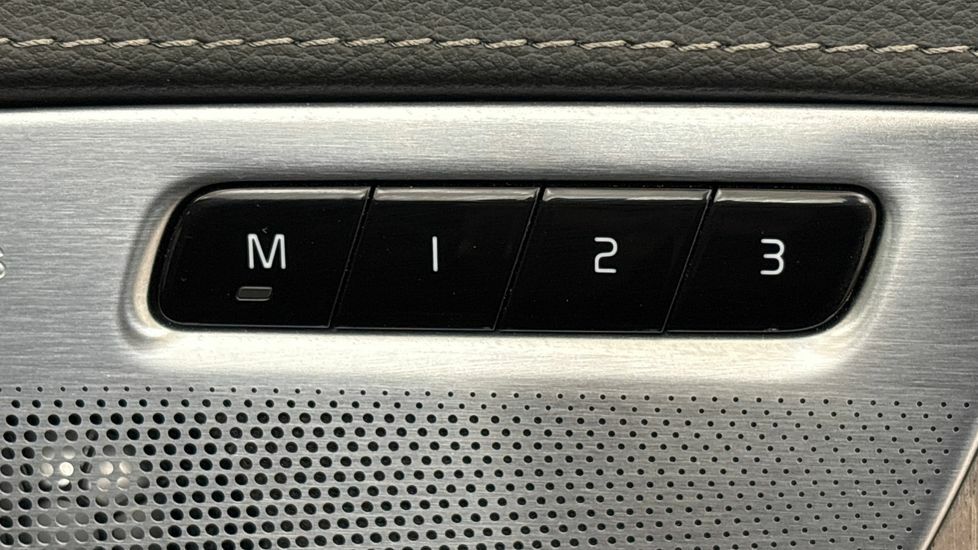 Volvo XC90 Recharge Ultimate, T8 Awd Plug-in Hybridpan Roof- Grey #26
