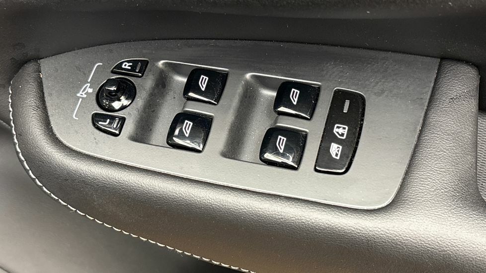 Volvo XC90 Recharge Ultimate, T8 Awd Plug-in Hybridpan Roof- Grey #25