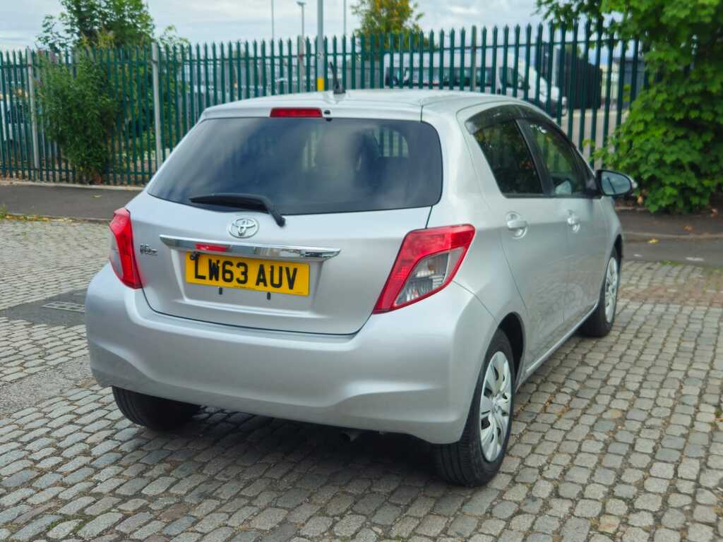 Toyota Yaris Vitz 1.3 201363 5 Seats Fr Silver #3