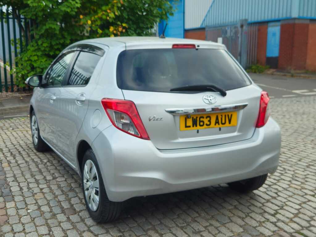 Toyota Yaris Vitz 1.3 201363 5 Seats Fr Silver #4