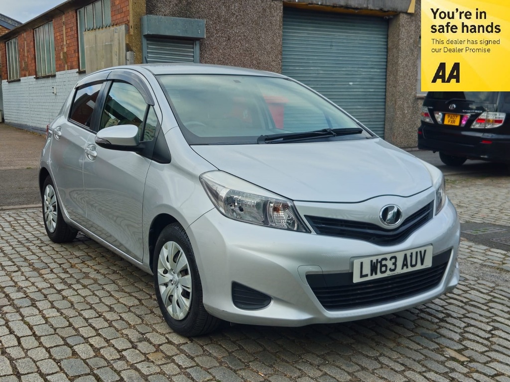 Toyota Yaris Vitz 1.3 201363 5 Seats Fr Silver