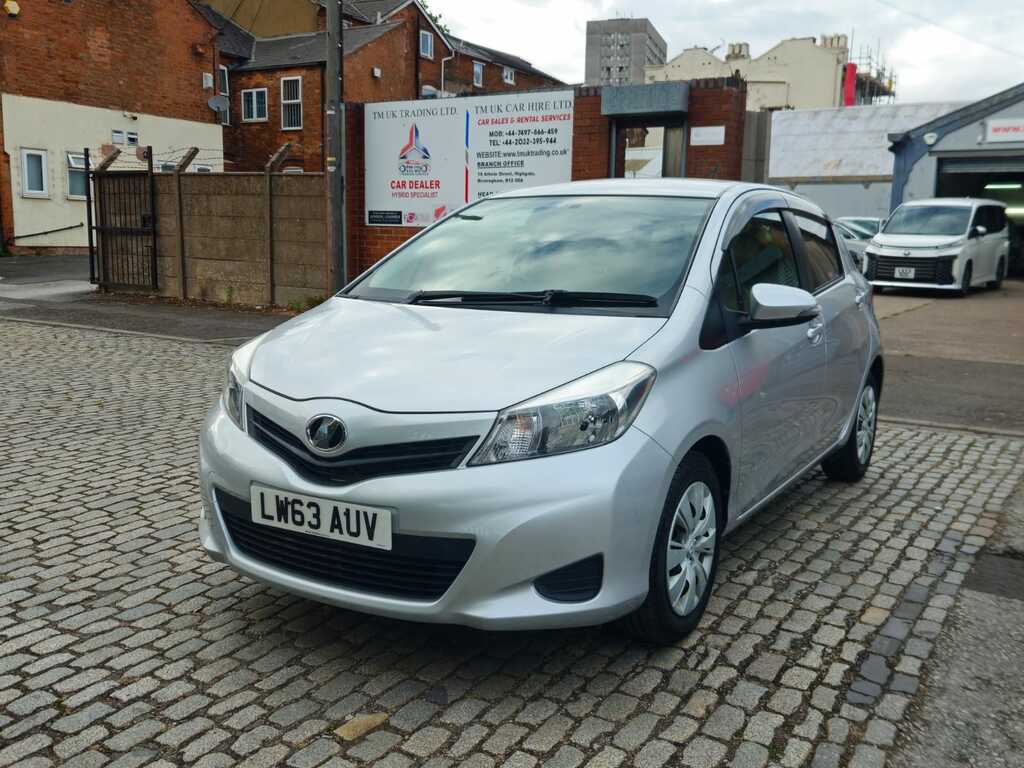 Toyota Yaris Vitz 1.3 201363 5 Seats Fr Silver #2