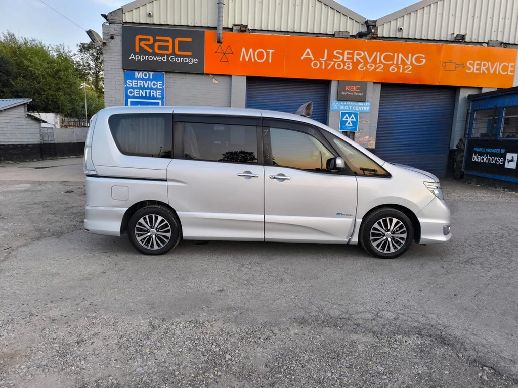 Nissan Serena 2.0 Hybrid 201515 Highway Star S-hybri EU15EBP Silver #4