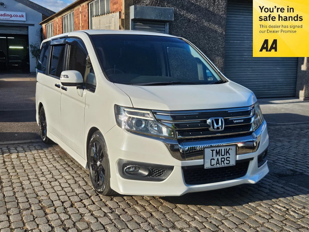 Honda StepWagon Spada 2.0 201313 8 Seats Mp White