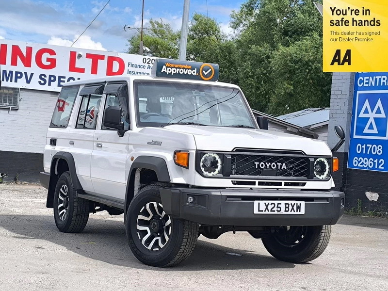 Toyota Land Cruiser 2.8 202525 76 Ax Suv 5 Seats 6D White