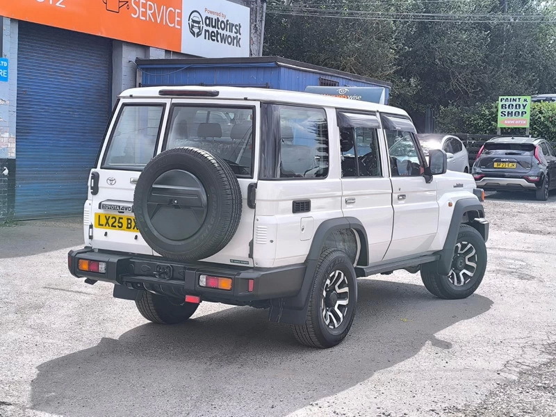Toyota Land Cruiser 2.8 202525 76 Ax Suv 5 Seats 6D White #3
