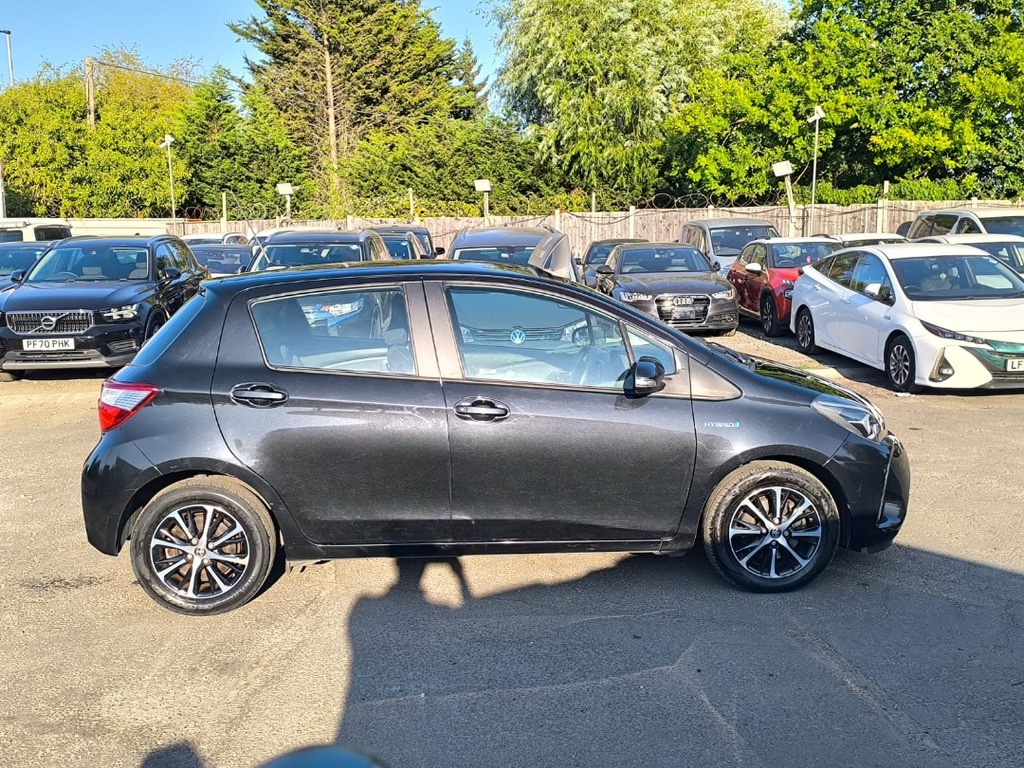 Toyota Yaris 1.5 Hybrid 201919 Vvt-h Icon Tech E-cvt 5 GU19LYJ Black #5